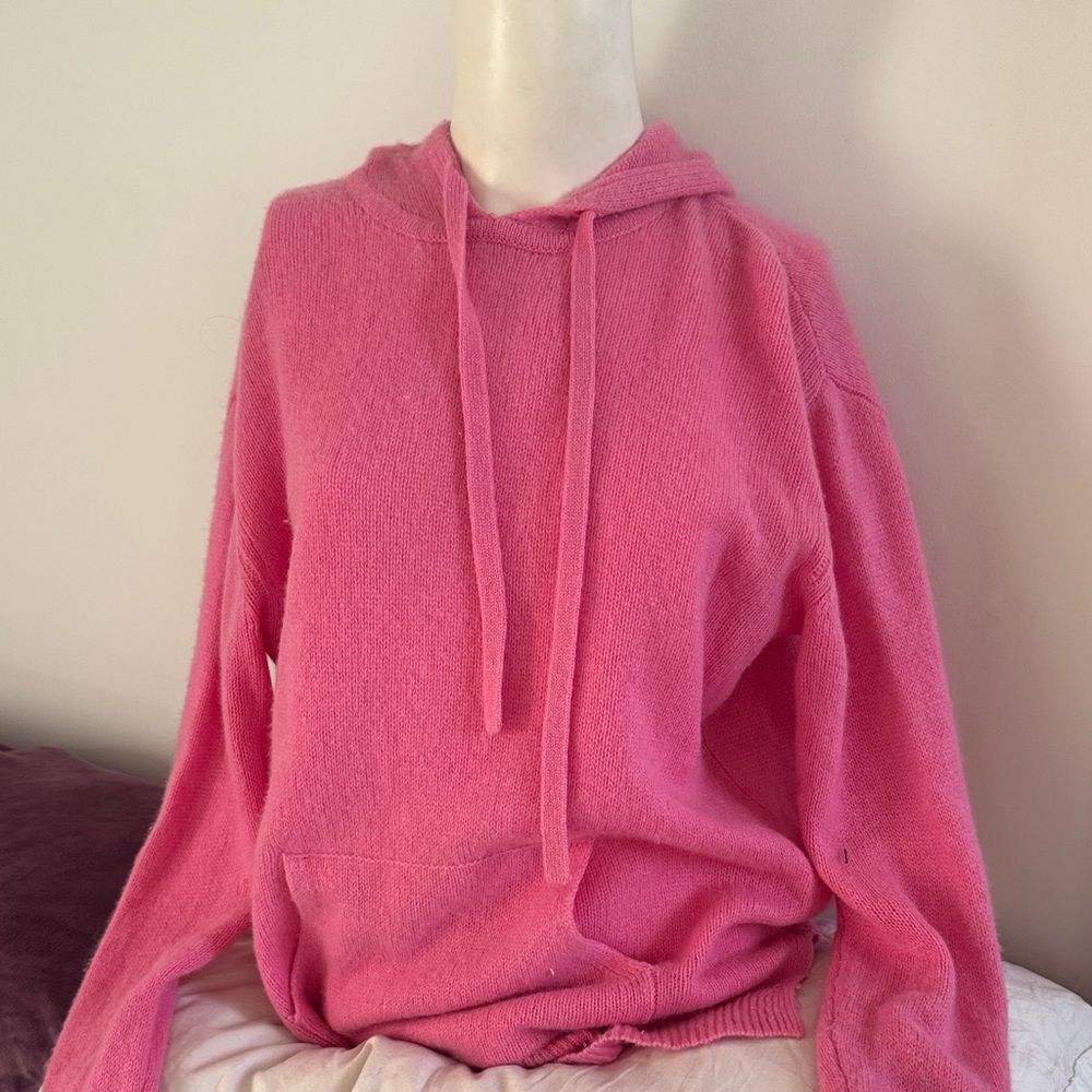 Open back pink cashmere sweater